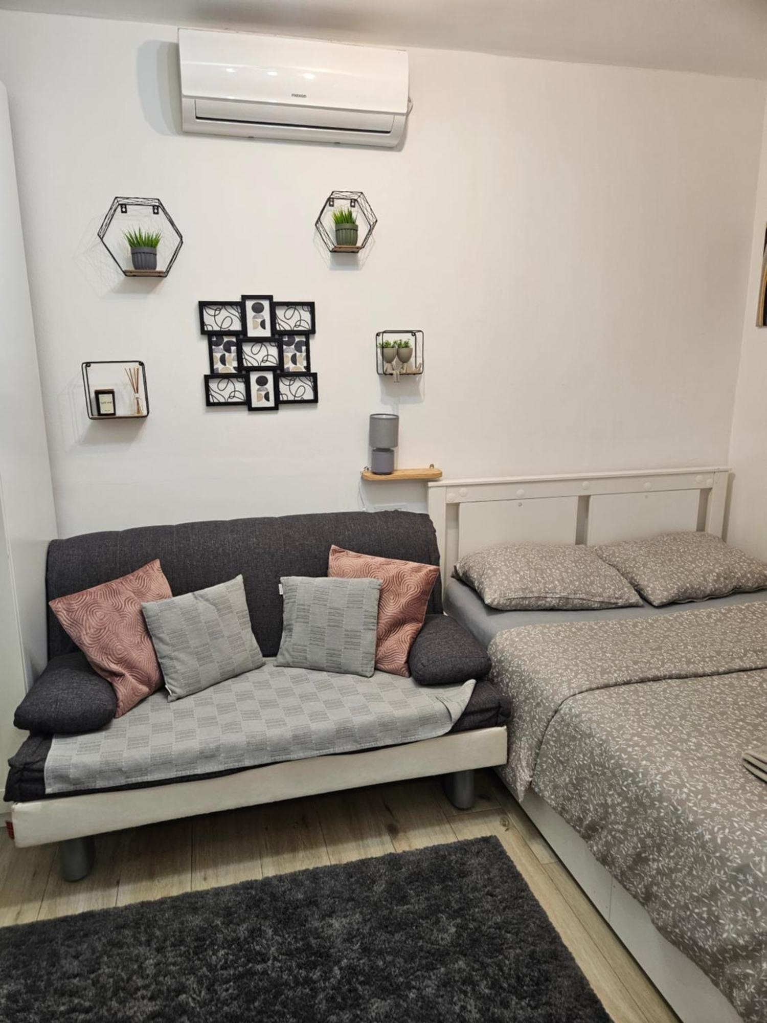 Apartment Maja - Strict Center Of Zagabria Esterno foto